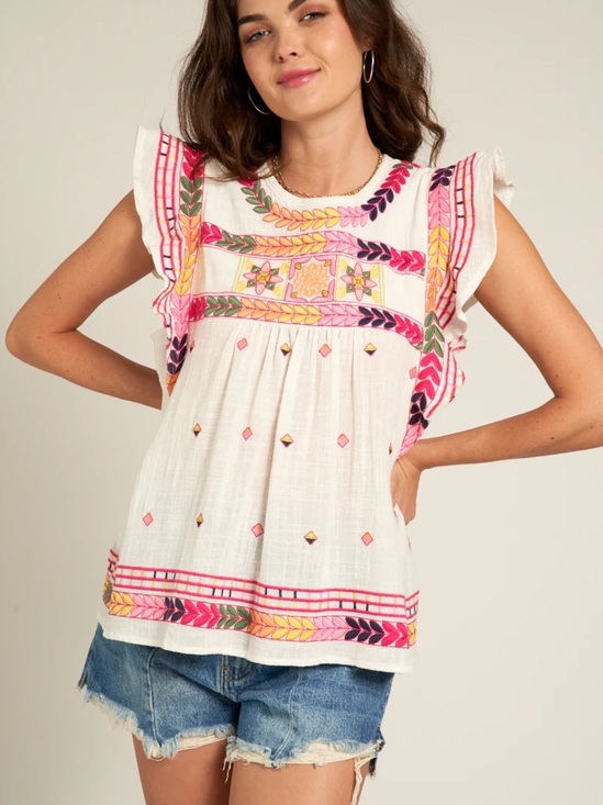En Créme Tops - Anthropologie En Creme Ruffle Sleeve Embroidered Shirt Size small
